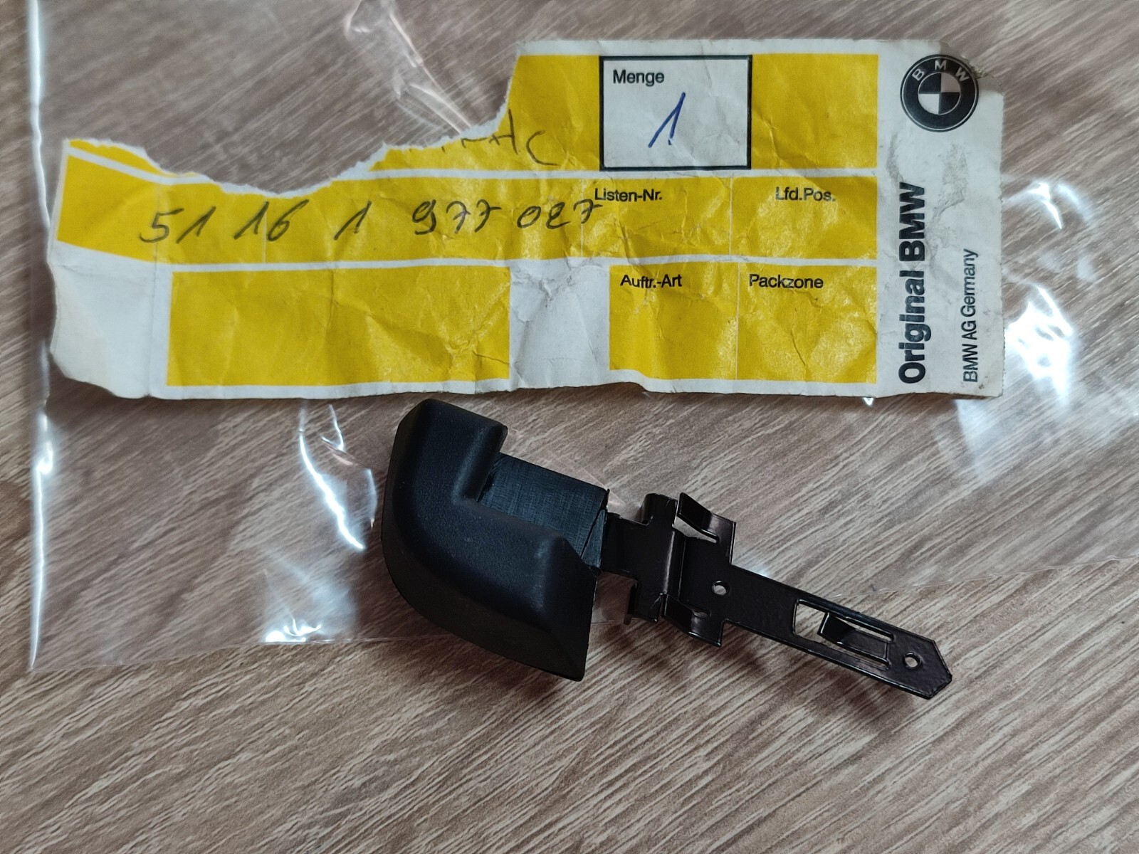 BMW E36 roller sun blind hook left !!NEW!! !!GENUINE!! 51161977027 