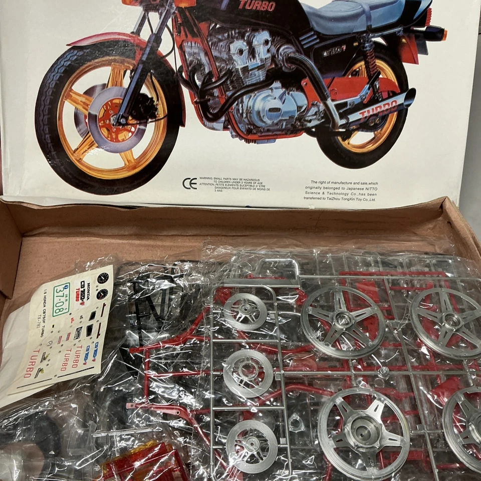 Modellino HONDA CB 750 F TURBO - Nitto 1/8 - NUOVO Kit Da Montare Vintage Moto - Immagine 2 di 4
