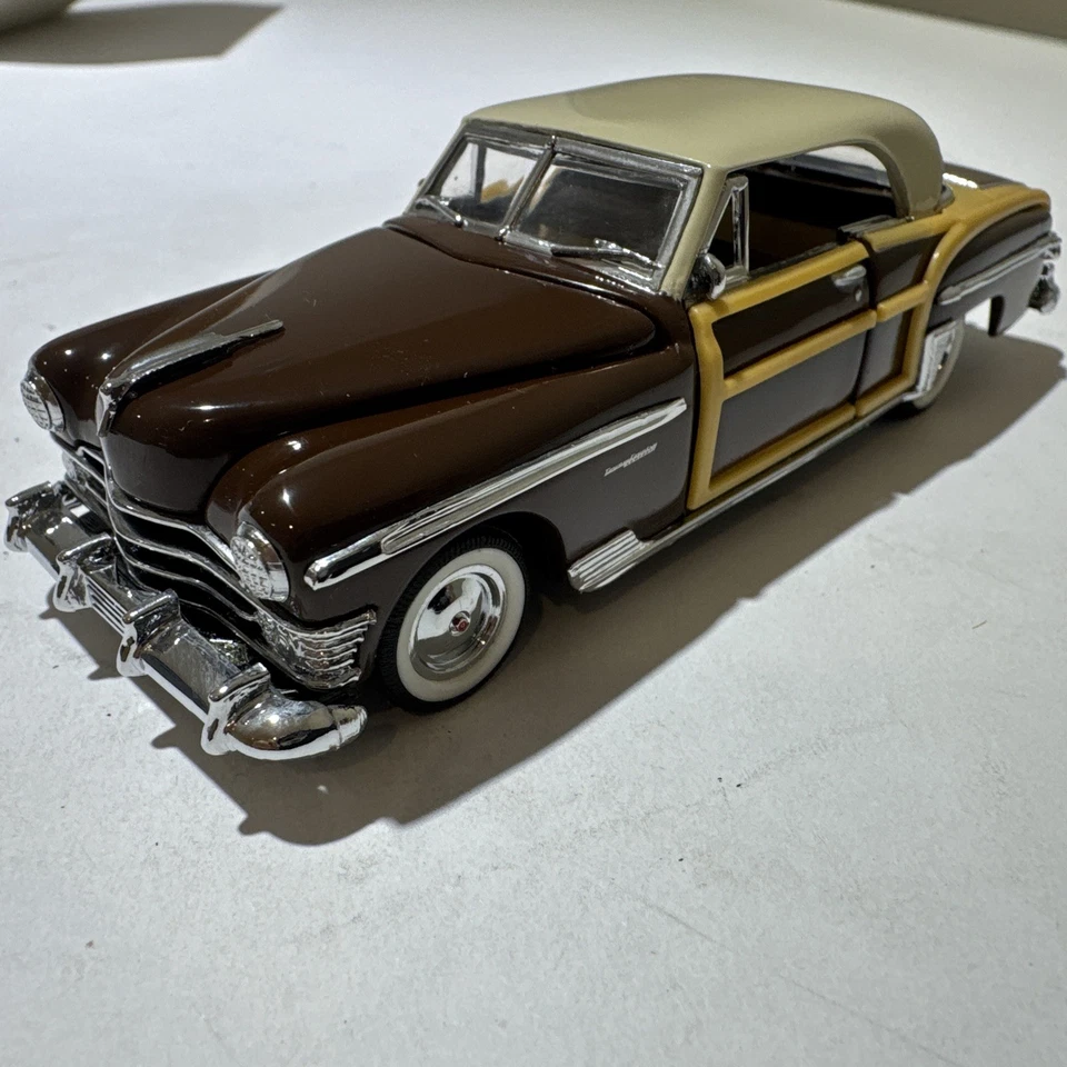 1987 Franklin Mint 1950 Chrysler Town & Country Woody Wagon 1:43 Diecast Model C - Image 3 of 4