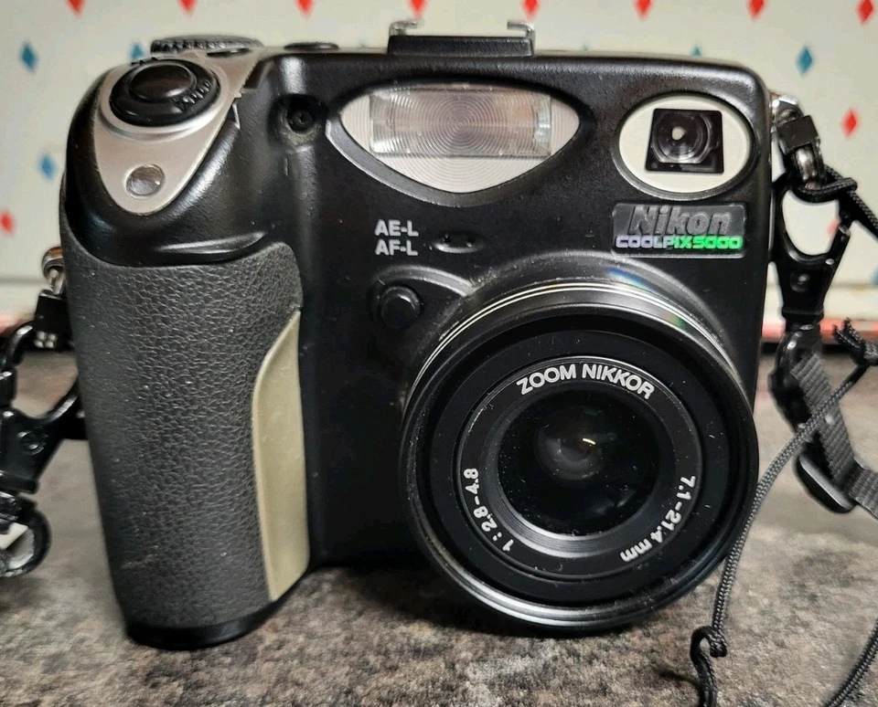 Nikon Coolpix 5000 Digital Camera 5MP WORKS HAS CHARGER & BATTERY + MEMORY CARD - Image 4 of 4