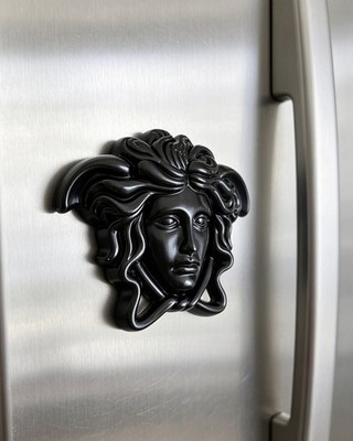 Handgefertigter schwarzer Medusa Kühlschrankmagnet griechische Mythologie Harz Küche Dekor Geschenk