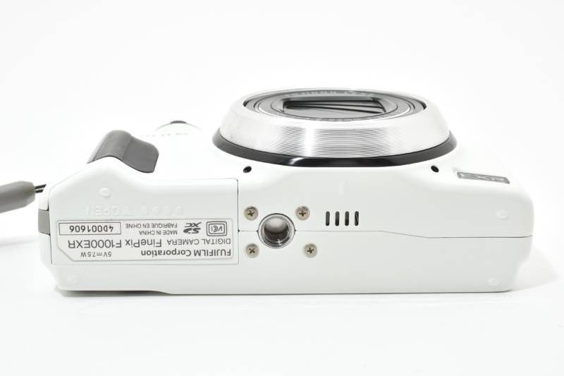 Fujifilm Finepix F1000EXR White Compact Digital Camera Tested