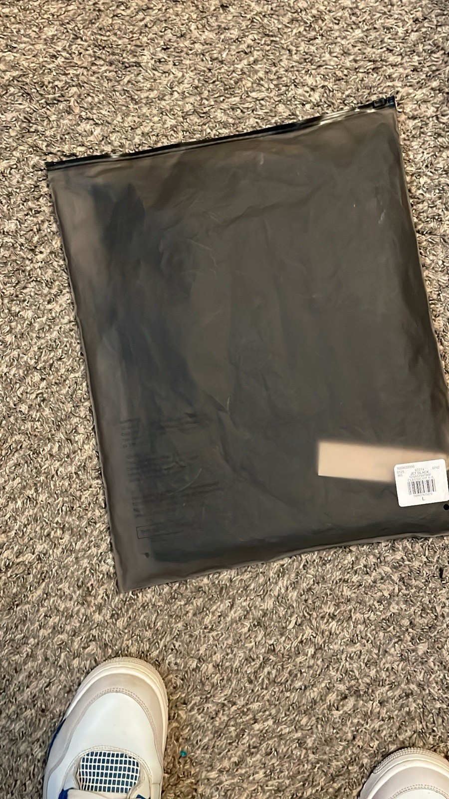 Fear of God Essentials Men's Black  Short Sleeve T-Shirt (authentic) thumbnail 4