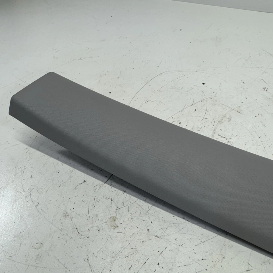 OEM 2018-2024 CHEVROLET EQUINOX PARA-BRISA LATERAL DIREITO UM PAINEL DE COBERTURA DE ACABAMENTO DE PILAR - Imagem 4 de 4