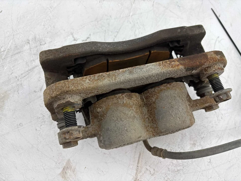 Pinza de freno de disco delantera derecha del lado del pasajero Chevrolet Tahoe 2007-2020 OEM Foto 3 de 4