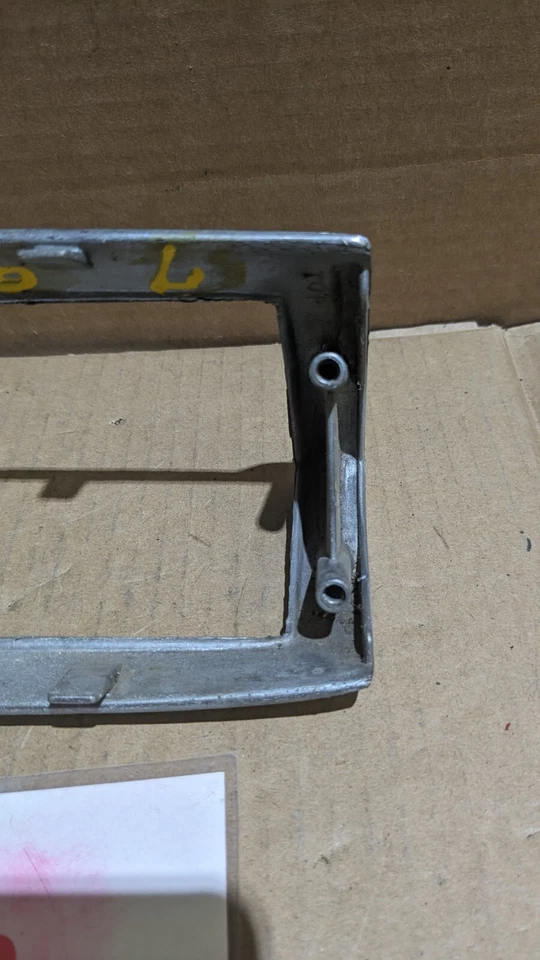 1979 FORD THUNDERBIRD ORIGINAL FRONT RH TURN SIGNAL BEZEL TRIM - Image 4 of 4