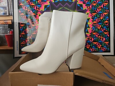 Sugar Womens Evvie Ankle Booties, WHITE, Size 8 super cute NEW ( trl8)
