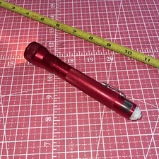 Original Streamlight Jr USA Flashlight Alkaline Batteries No Rubber Cap Red