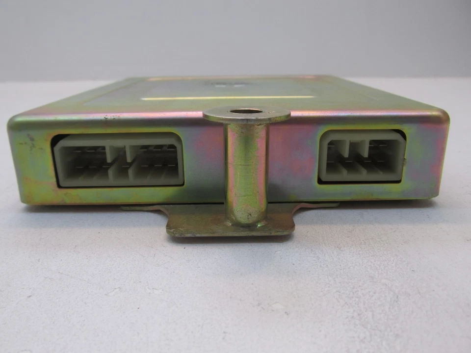 Módulo de control del motor Mitsubishi Cordia Tredia 1984 OEM ECM MD072034 Foto 3 de 4