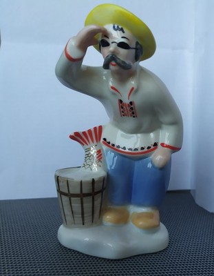 Porcelain figurine ''Fisherman'' Polonnoe, USSR 1950