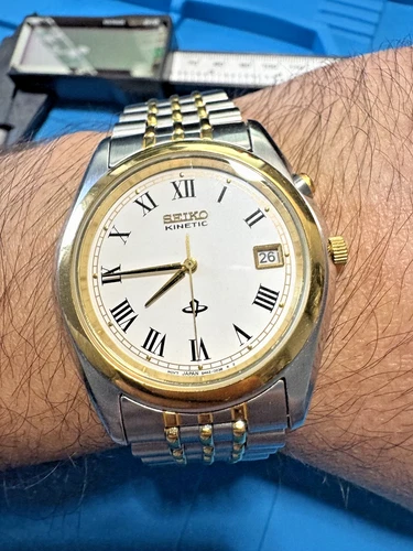 Vintage Seiko Kinetic Quartz Date Slim Mens Watch