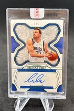 2022-23 National Treasures Luka Doncic Signatures Emerald Mavs AUTO /5