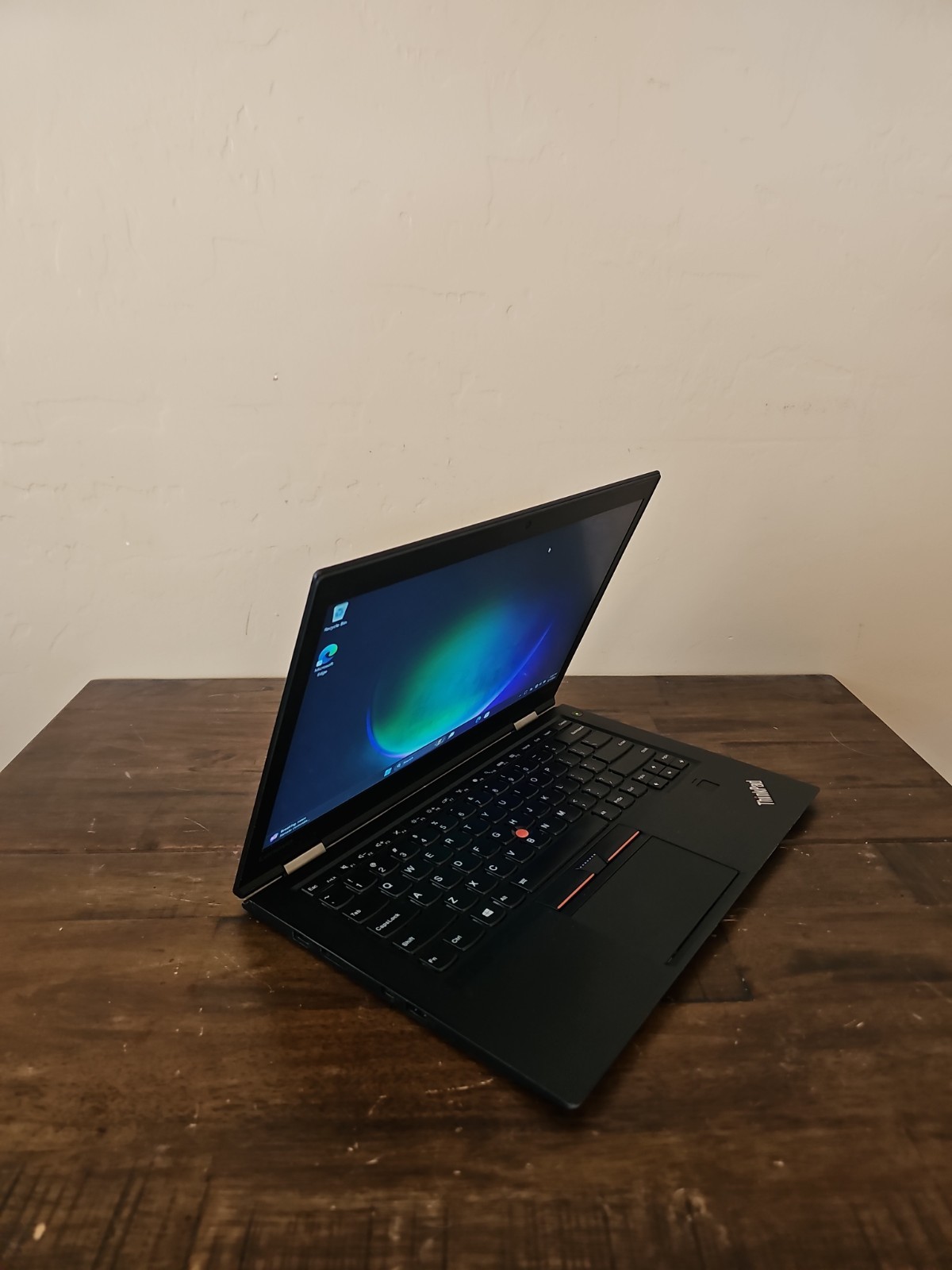 Lenovo ThinkPad X1 Carbon (Gen 4), 14-Inch Laptop, with Intel Core i7 6th Gen., 512 GB SSD (Solid State Drive), Windows 11 Pro
