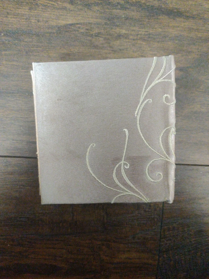 Mini diary Elegant 100 Pages Ligth Brown With Silver 4.5"x4.5" - Image 4 of 4