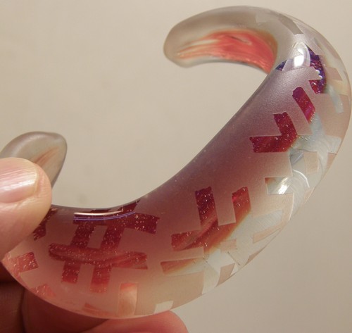XENO GLASSWORKS PYREX ART GLASS CUFF BRACELET CLEAR & RED SANDBLASTED PATTERN - Picture 20 of 24