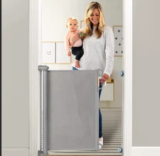 Baby Gate, Retractable Baby Gate or Dog Gate 33" Tall, Extends