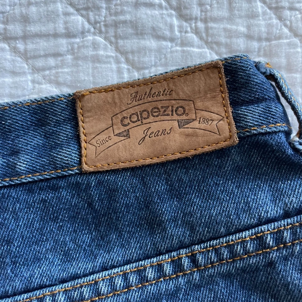 Pantalones de mezclilla rectos con botones de bolsillo de algodón Capezio Petites para mujer talla 12s Foto 4 de 4