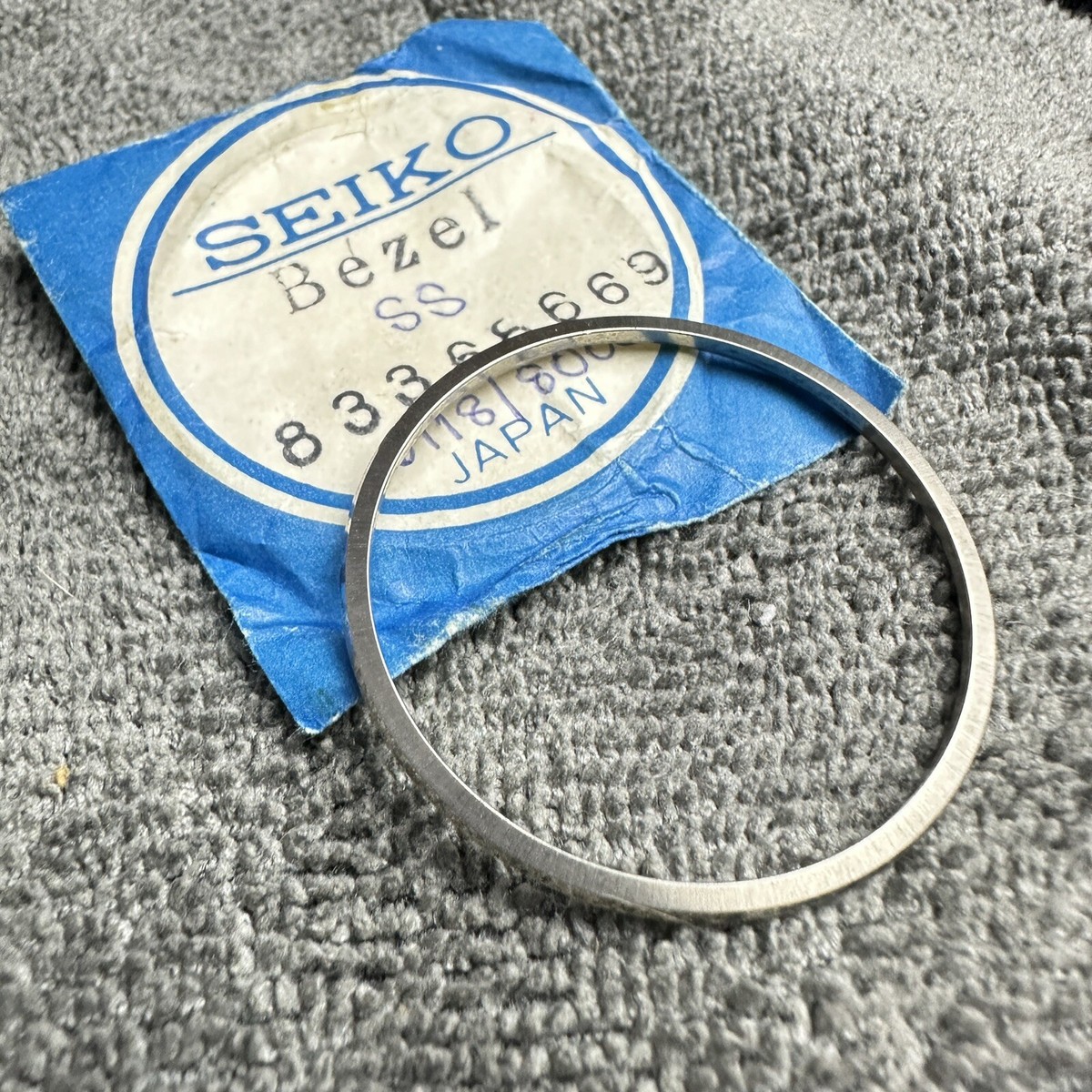 ORIGINAL NEW OLD STOCK SS BEZEL VINTAGE SEIKO 6118-8000 / 83368669