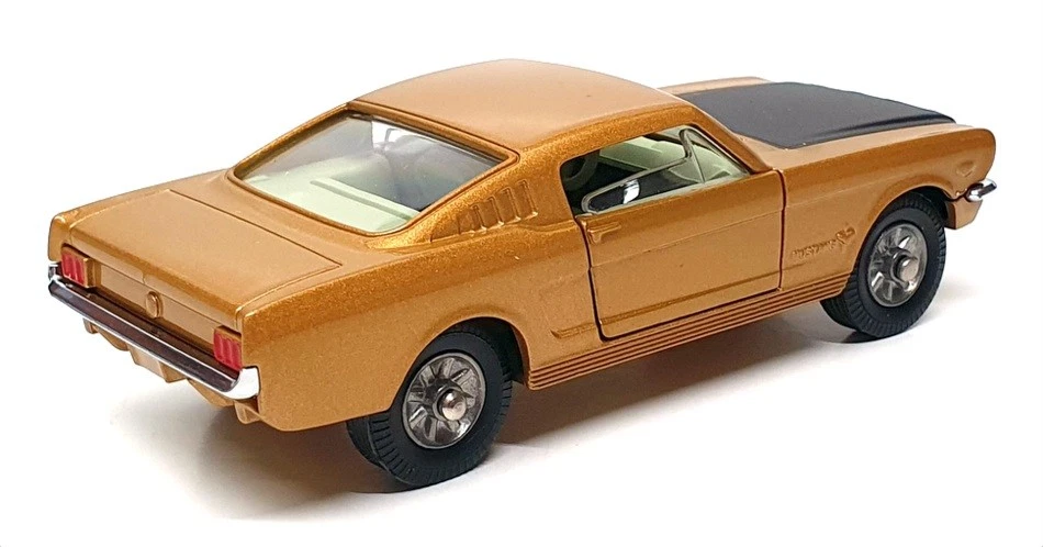 Corgi Re-issue Appx 1/43 Scale RT32001 320 - Ford Mustang Fastback 2+2 - Gold - Image 2 of 4