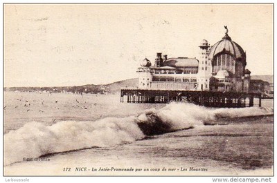 06 Nizza - la jetee promenade par un coup de mer, les mouettes