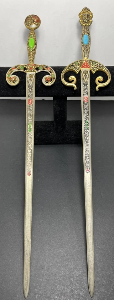 Lote de 2 espadas de recuerdo Walt Disney World The King's Gallery 18" extremadamente raras - Imagen 4 de 4