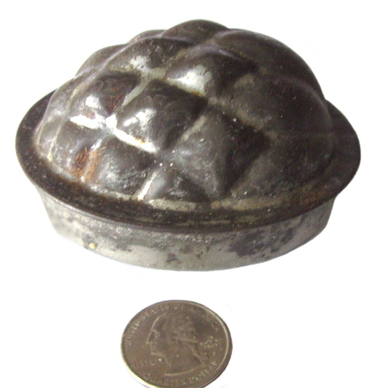 ANTIQUE SMALL TOLEWARE TIN PINEAPPLE-MOTIF FOOD MOLD - MADE IN ENGLAND - 2 PIECE