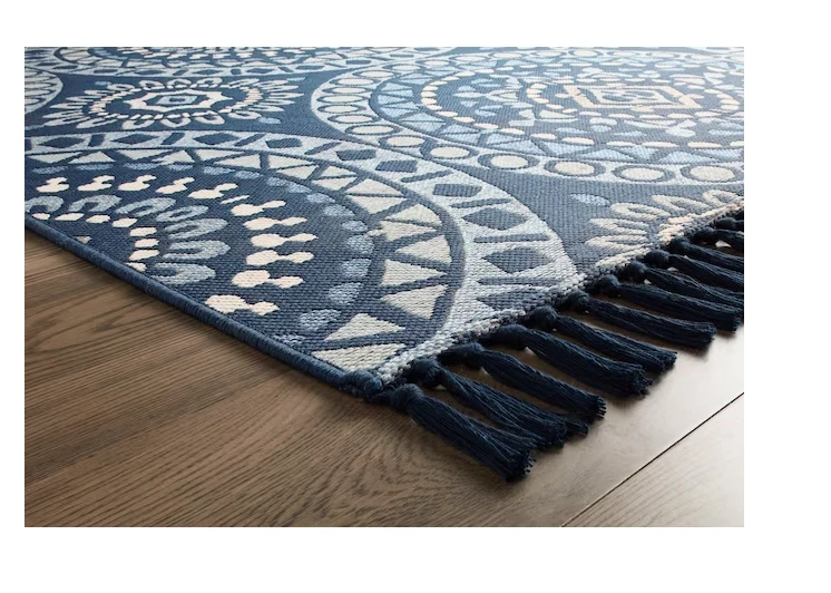 Mohawk Home Madden 2 x 7 色靛蓝室内/室外奖章长条地毯 — 第 3/3 张图片