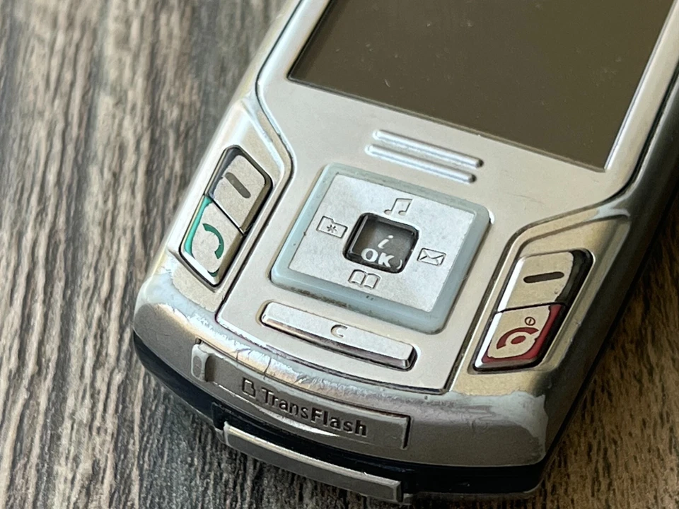 Retro Pantech PG-3600 GSM Mobile Phone Silver color For collectable - Image 4 of 4