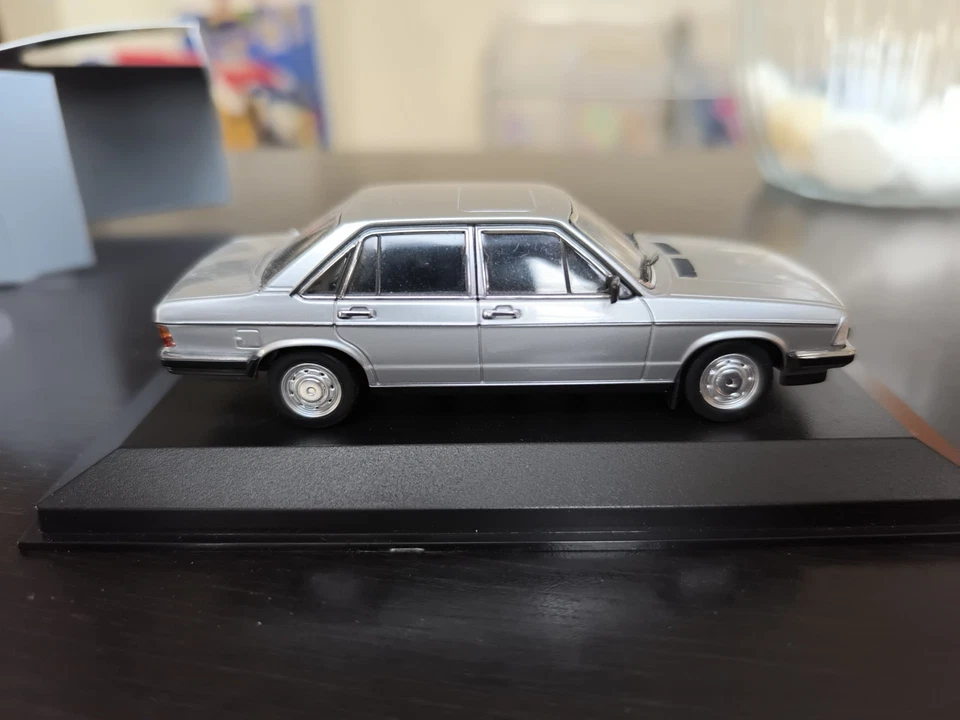 Minichamps Audi 100 1:43 Limitiert Werbemodell - Bild 3 von 4