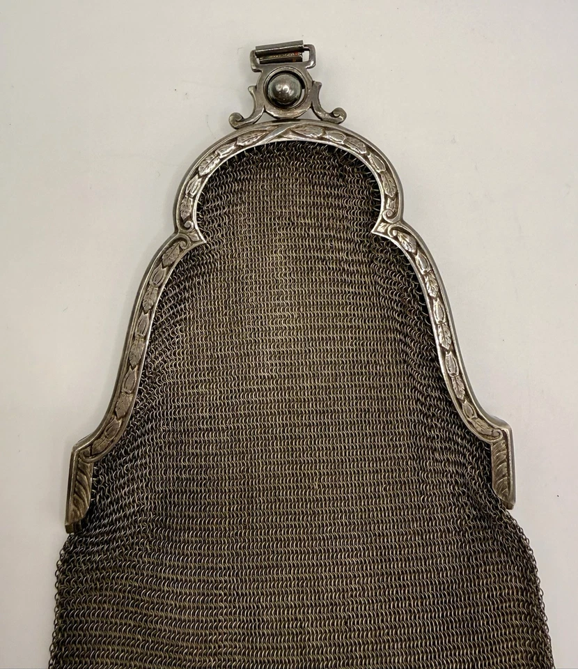 Antiguo bolso de noche Art Deco de malla de malla de cota de malla tono plateado con solapa Foto 2 de 4