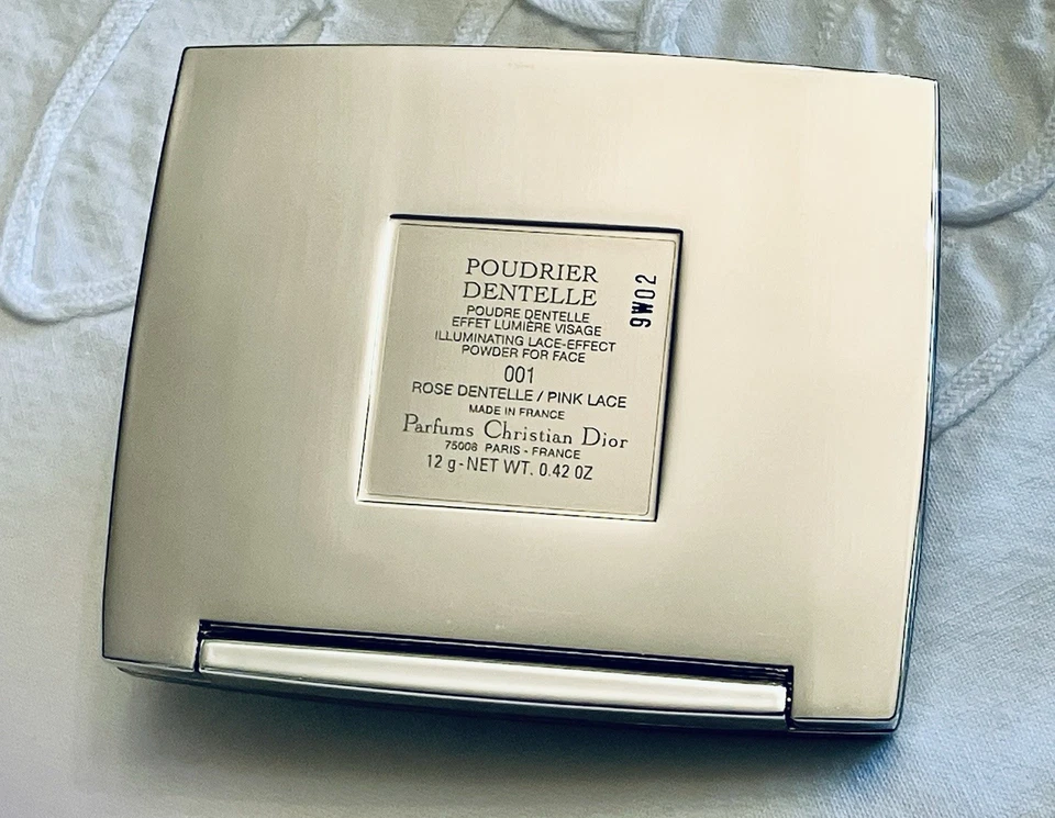 Stunning! Christian Dior Compact Poudre Dentelle Effect Lumiere Visage Pink Lace - Image 3 of 4