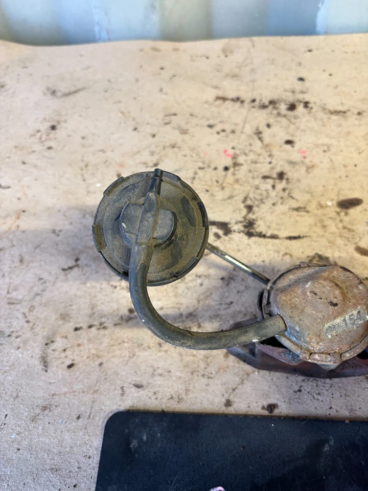 Dodge D150 D350 W150 W250 1993 1991 1989 Ramcharger 318 360 Smog EGR válvula central Foto 3 de 4