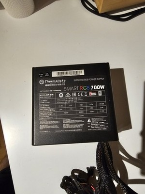 Thermaltake Smart RGB 700W ATX Netzteil, 80 Plus, RGB, 20+4 Pin, SATA