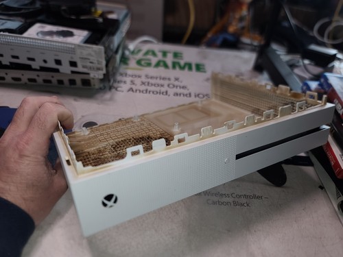 Xbox ONE S 1681 Top FAIR Cubierta-Intacta-Pegatina-Marcas-Agujero Sucio-Interior USADO-Exacto 2 - Imagen 15 de 22