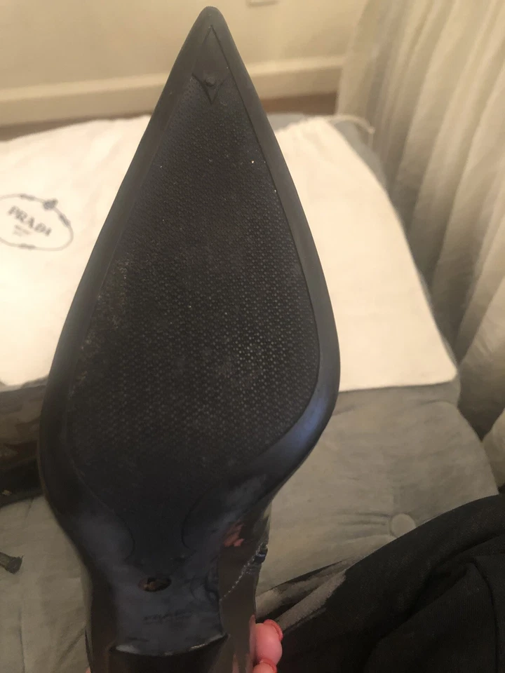 Botines de cuero Prada gris pantent talla 9 1/2. Precio original 975,00 Foto 4 de 4