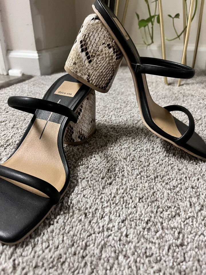 Tacones Dolce Vita Snake Talla 7.5 Foto 3 de 4