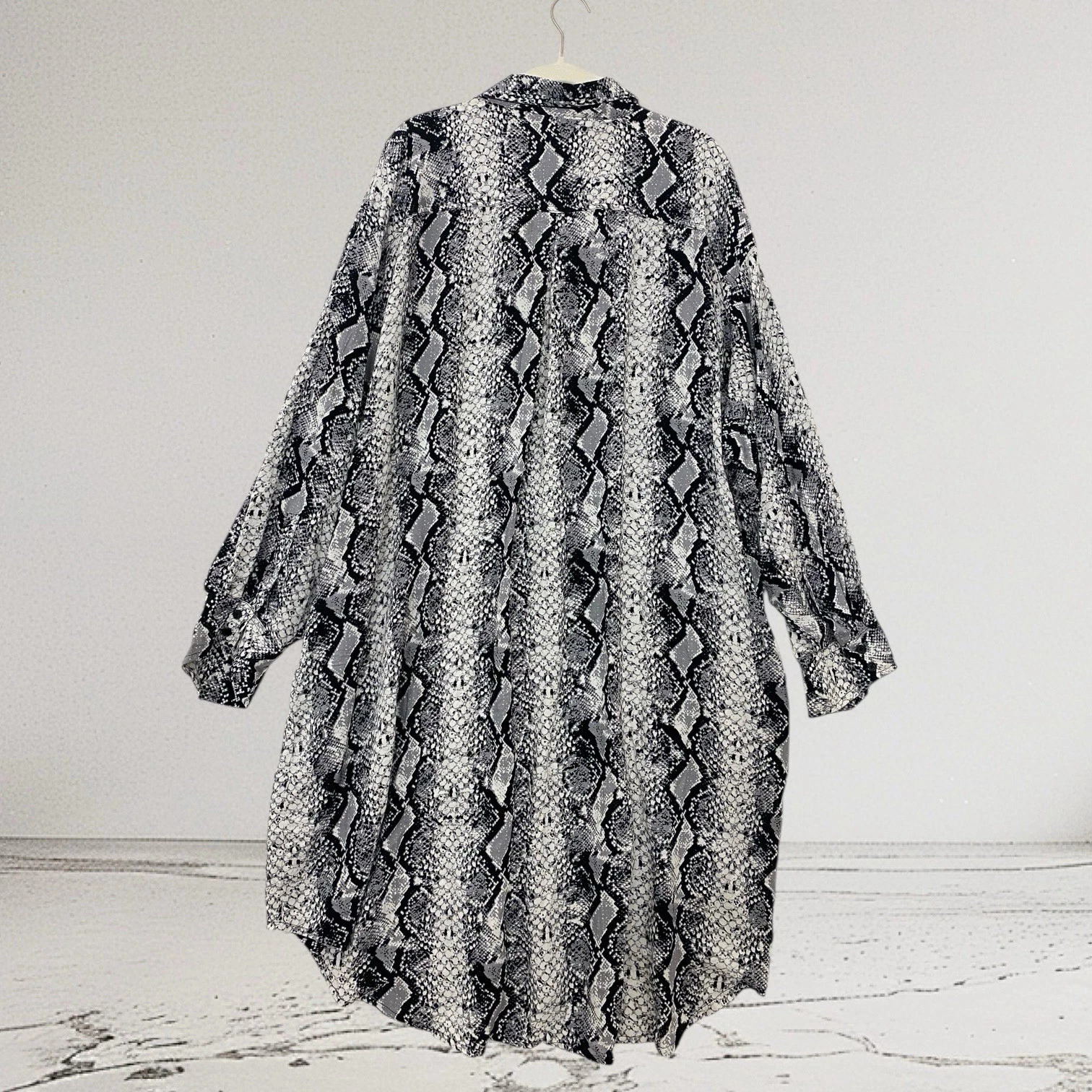 VETEMENTS Ashley Stewart Camicia Vestito Donna Taglia 26 28 Pelle di Serpente Stampa Bottoni Frontali Midi