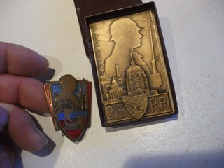 LOT INSIGNE MILITAIRE OU CIVIL A IDENTIFIER