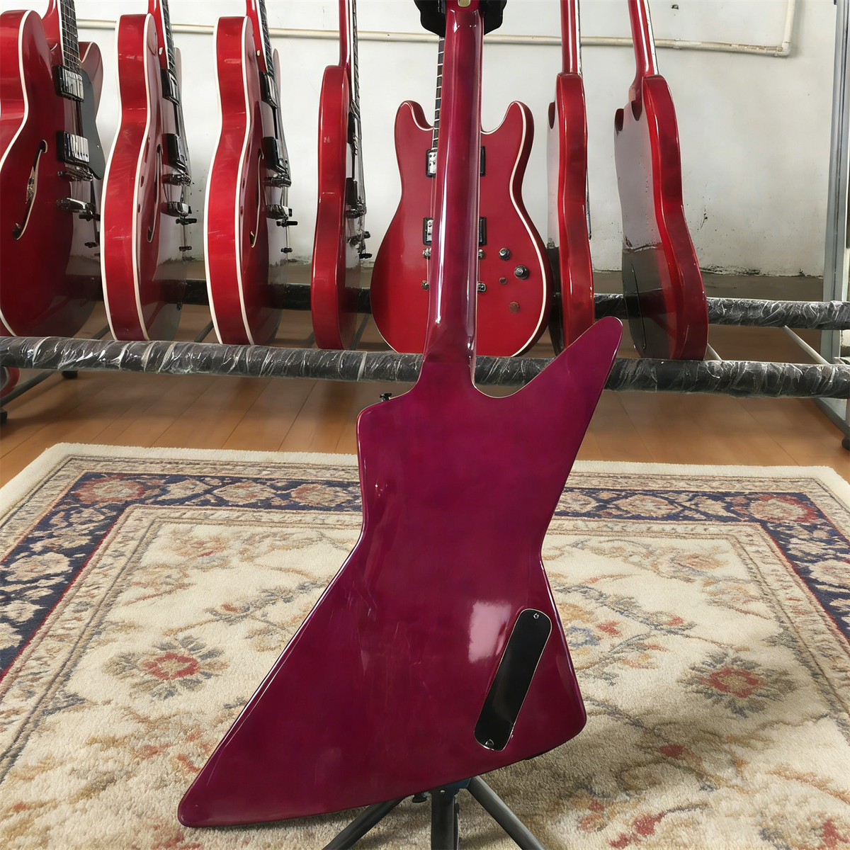 Chitarra Elettrica Left Handed Explorer – Corpo Mogano, Pickup HH, Hardware Cromato, Colore Cream