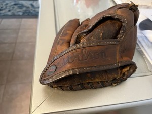 Wilson A2145 Baseball Glove. 1947. Blackhawk   Shows Wear And Tear But Nice