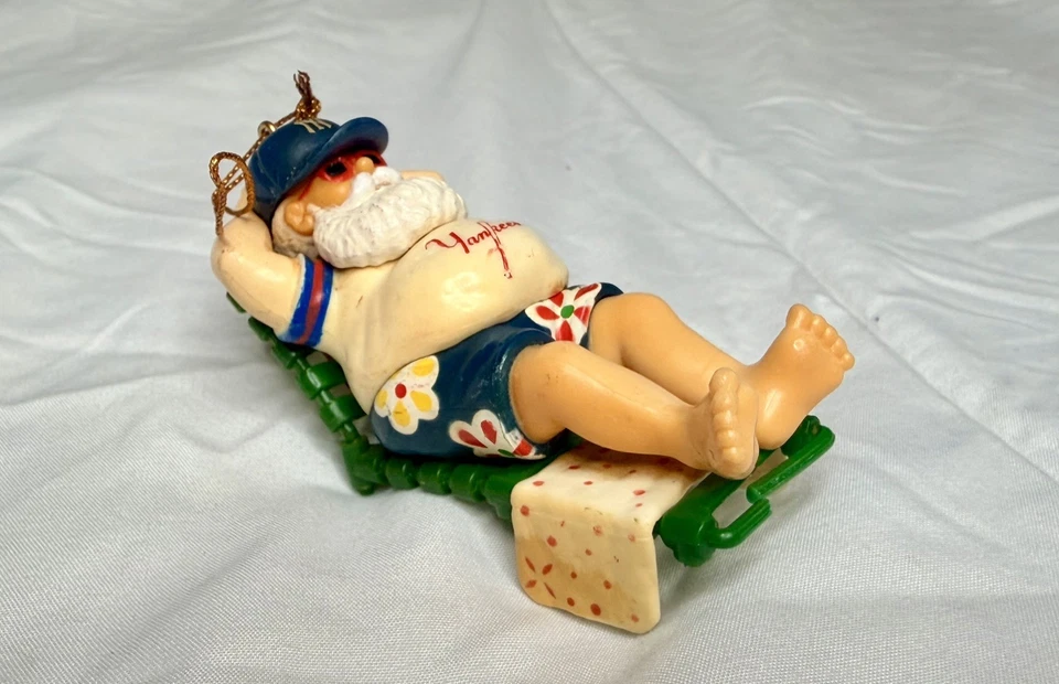 Adorno vintage de los Yankees de Nueva York "Es la temporada" coleccionable de Papá Noel - usado en excelente estado Foto 3 de 3