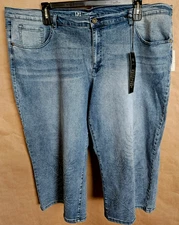 DIANE GIMAN DG2 NWTS WOMENS DENIM CAPRI LIGHT BLUE WASH SIZE 24PW # 4708