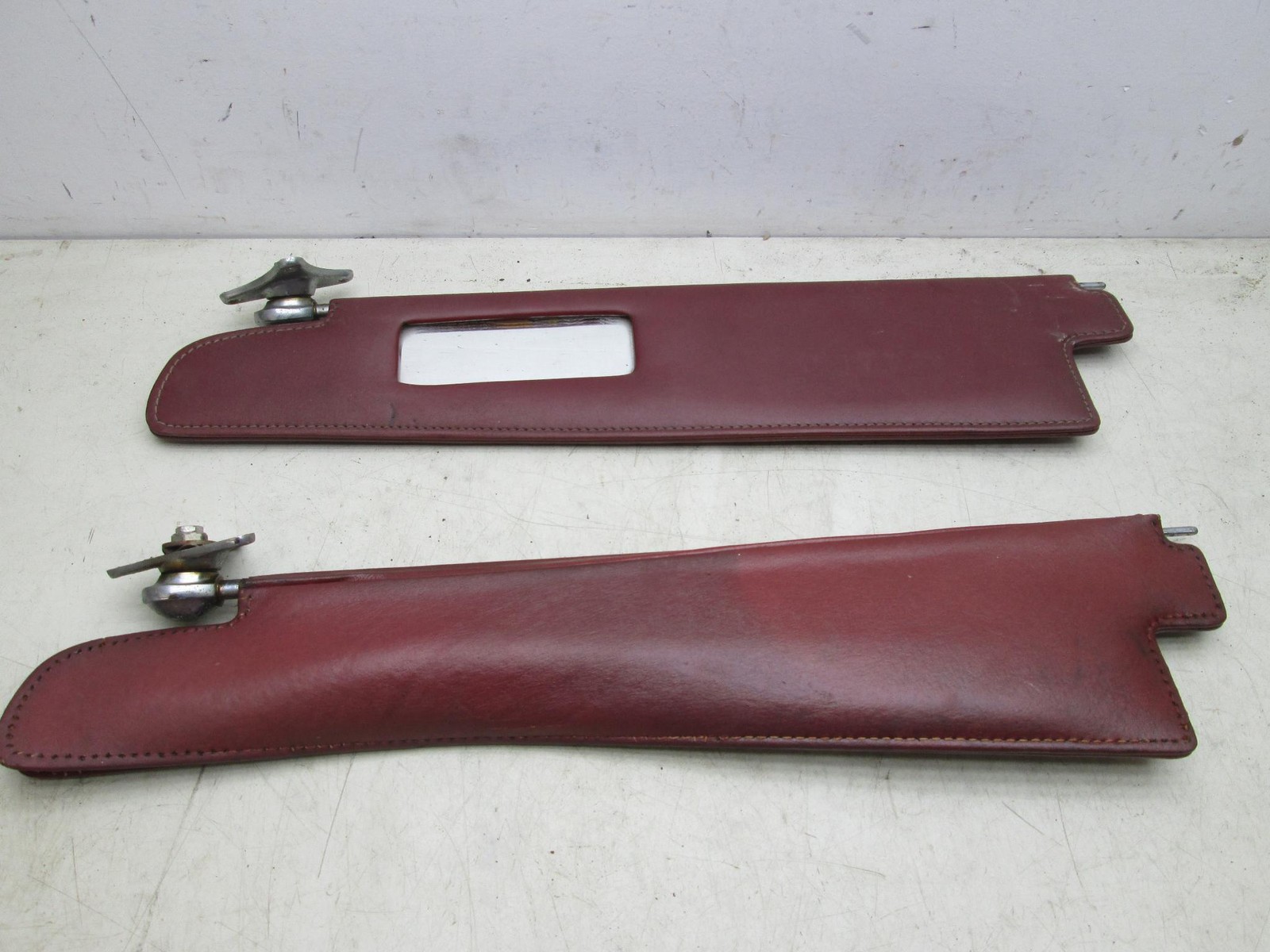 Rolls Royce Silver Shadow T1 65-80 left right sun visors red (USED)