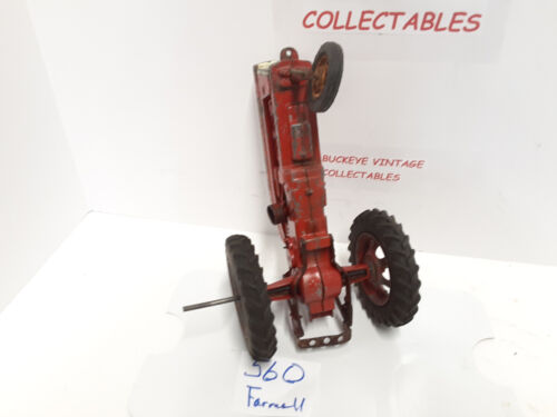 Vintage ESKA/ERTL 560 Farmall IH 1:16 Tractor w/ Fast Hitch/ Pulley Farm Toy - Picture 14 of 23