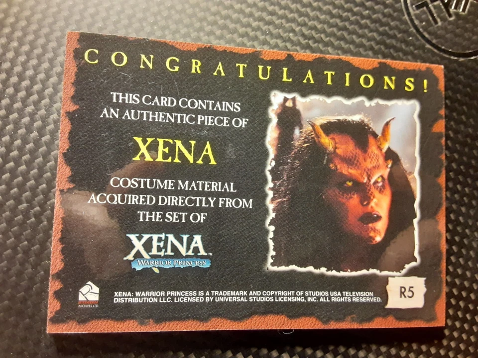 2003 Xena Season 6 Lucy Lawless as Demon Xena Costume Card R5 Gold Mesh VARIANT - Image 2 of 2