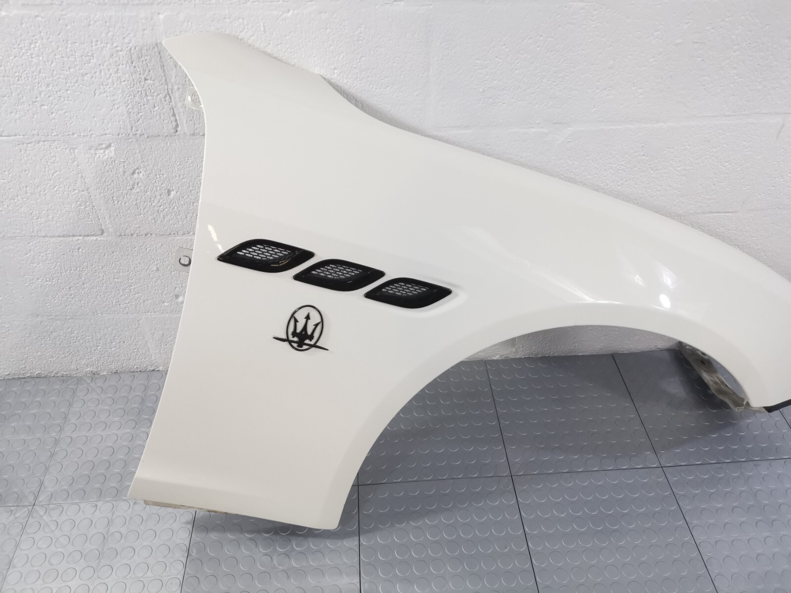 14-19 MASERATI QUATTROPORTE S Q4 FRONT RIGHT PASSENGER FENDER WING WHITE