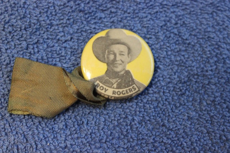 1940's 1 1/4" Roy Rogers yellow background pin pinback w/ribbon