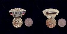 DDR Sport Anstecknadel Deutscher Meister 1962 Leichtathletik Gold  ( M2676