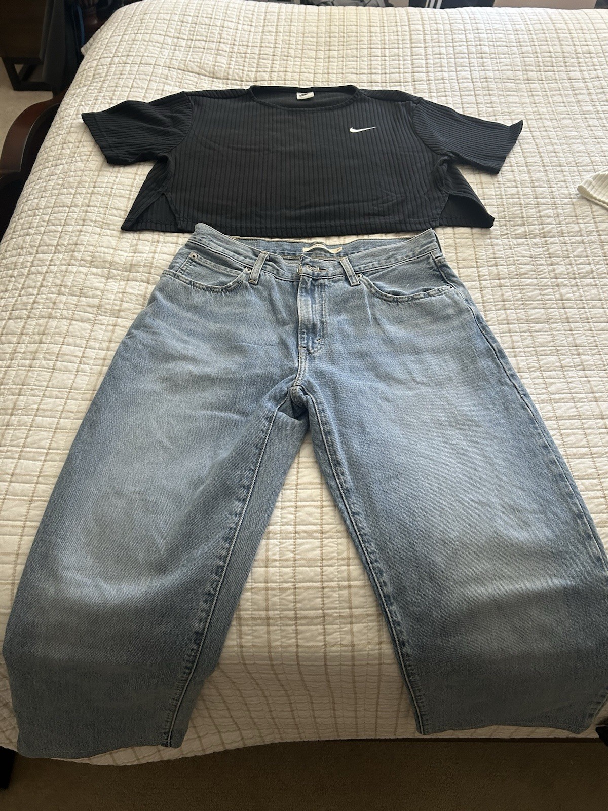Women’s Nike Boxy Tee And Women’s Levi’s Mom 94 Baggy Jeans