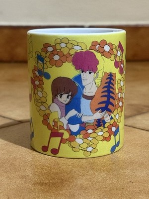 GESCHENKIDEE Tasse Mug Kiss me Licia Lucille Bee Hive Karton 80er Jahre